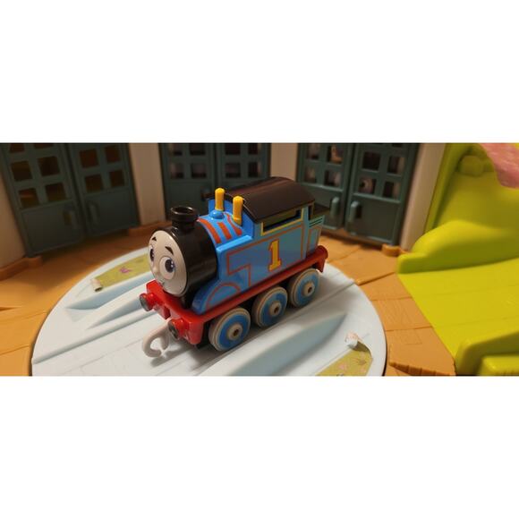 Thomas & Friends Sodor Take Along Playset w Thomas The Train Engine Portable - Picture 13 of 16